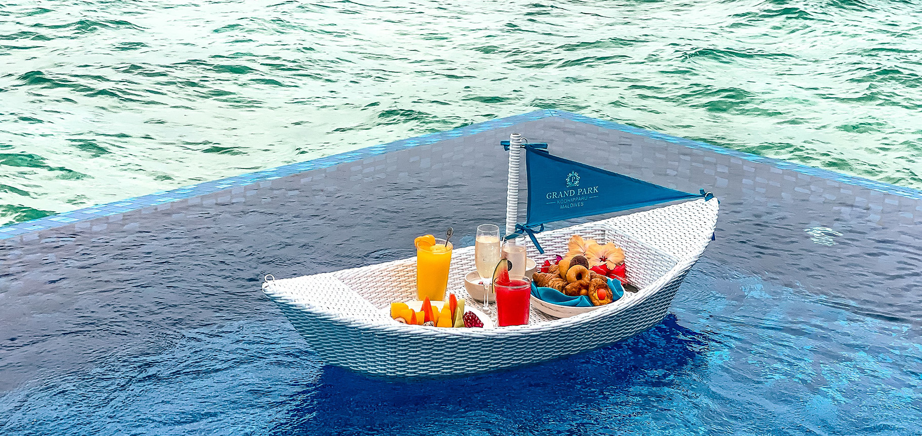 Floating Breakfast in Maldives – Spice up your morning with a Maldives