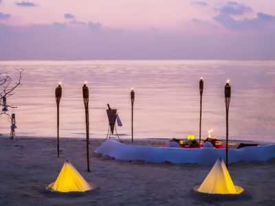 Best places to visit in Maldives for honeymoon - Anantara Veli Maldives romantic dinner by the beach