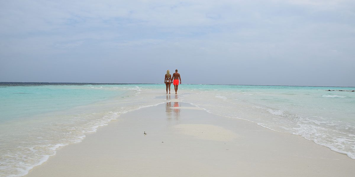 Bibee-Maldives-Dhiffushi-Guest-House-Sand-Bank-Visit