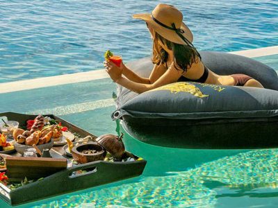 Floating breakfast in Maldives - Maldives breakfast in pool