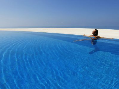 Infinity Pool Maldives Resort Velassaru Maldives Featured